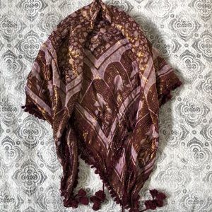 Square scarf with tassels. Shimmery.